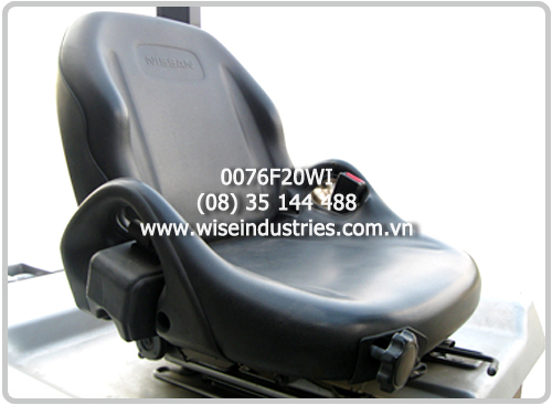 Ghe ngoi xe nang dien Nissan P1B2L20 (0076F20WI) con moi.