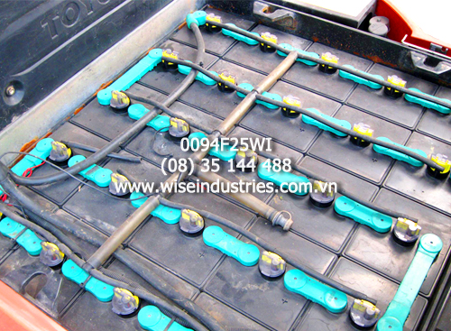 Xe nang dien Toyota 7FB25 (0094F25WI) su dung binh dien 48V.